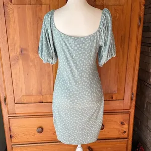 Mistyrose Elegant Green Floral Dress. Stretchy. Comfortable. Sweet. Size L. thumbnail 3