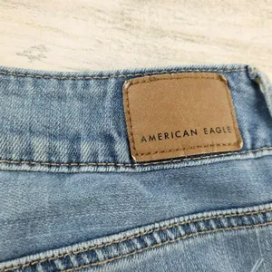 American Eagle Tomgirl Distressed Jeans Womens 4 Regular Light Wash Tapered thumbnail 11