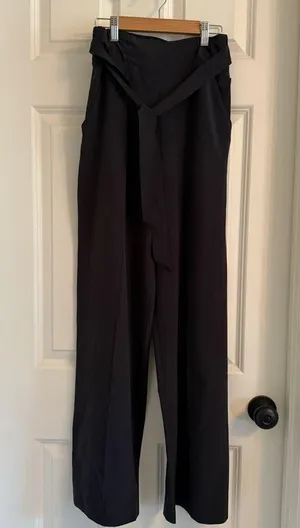 Lululemon Noir Pant in Black | Size 4 thumbnail 5