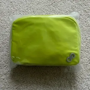 Poshmark Swag Lime Green Belt Bag - BRAND NEW thumbnail 5