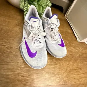 8 Nike FS Lite Run Women's Running Sneakers Shoes White Purple Size 7.5 thumbnail 2