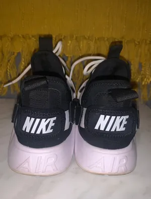 Nike Black And White Air Huaraches thumbnail 3