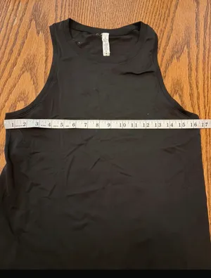 Lululemon Women’s Size 4 Black Seamless Athletic Tank Top thumbnail 4