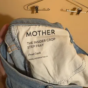 Mother Insider Crop Step Fray Jeans in Fresh Catch thumbnail 7