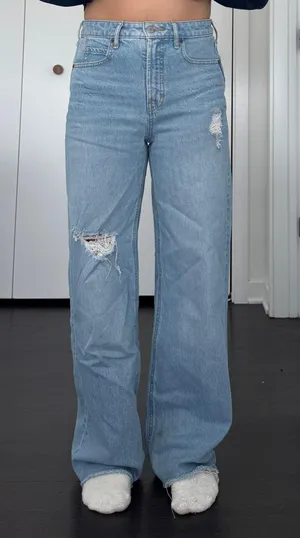 High waisted light wash jeans thumbnail 1