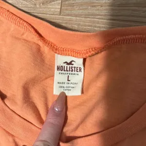 Hollister Women's 100%‎ Cotton t-shirt size large Cali '22 orange design thumbnail 2