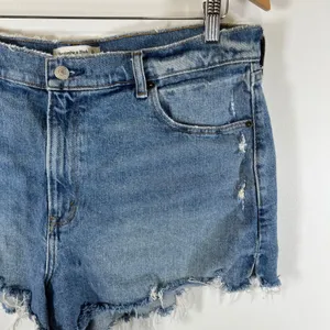 Abercrombie & Fitch The Mom Short High Rise Distressed Denim Short Blue Sz 33/16 thumbnail 3