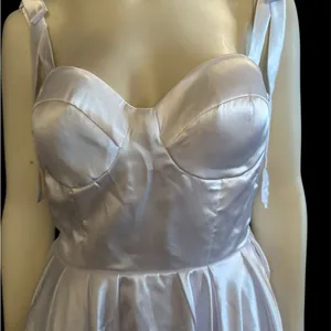 Elegant Satin Sweetheart Neckline Short Wedding Dress 10 White NWOT thumbnail 6