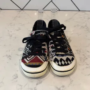 KEEN Elsa IV sneakers with a tribal Aztec indigenous patchwork pattern size 7 thumbnail 3
