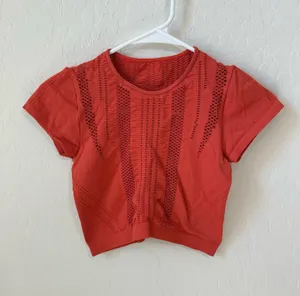 Out from under top size medium / large  thumbnail 1