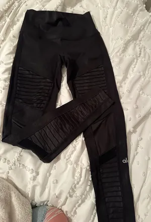 Older style Alo leggings thumbnail 1