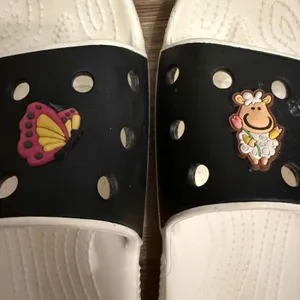 Crocs Classic Slide Sandals White Black with Charms Comfort‎ Slip On Sz 7 thumbnail 6