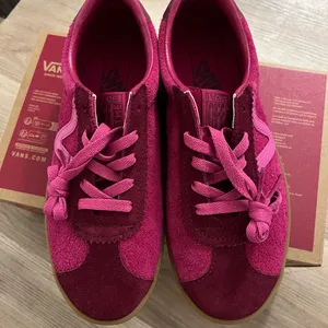 Vans Women's Color Pop Suede Raspberry Sneakers Size 8.5 New Sold Out Color! thumbnail 1