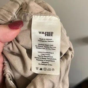 ✨Aritzia Wilfred Free Khaki Sz Large Shorts✨ thumbnail 5
