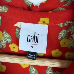 Cabi Red Floral Button Down Shirt‎ Small Lightweight Office Modest Career Layers thumbnail 4