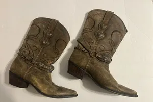 Durango crush Women's Brown Distressed Leather Concho Heeled Boots thumbnail 1