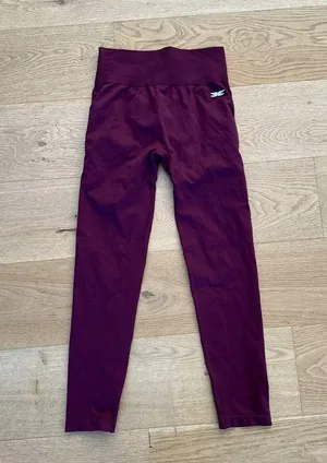 Elite Eleven - Seamless High Waist Scrunch Back Leggings in Cherry Cola Burgandy thumbnail 1