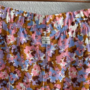 NWT Billabong Hang Loose Pant Pink Abstract Floral Flare Pants Small thumbnail 9