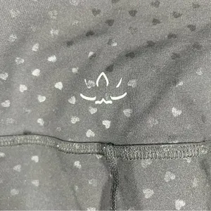 Beyond Yoga Black Heart Print Powershine High‎ Rise Leggings thumbnail 4