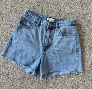 H&M Distressed Jean Shorts Light Wash thumbnail 1