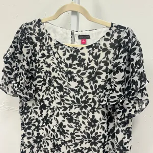 Vince Camuto Floral Tiered Flutter Sleeve Blouse 9161011 Med Womens Black White thumbnail 3