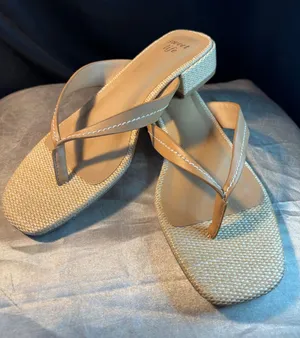 Sweet Life Helen Tan Woven Raffia Block Heel Thong Sandals Square Toe 7.5M thumbnail 1