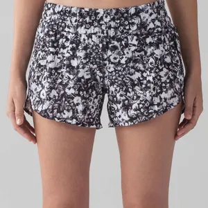 Lululemon Tracker Short V (4") Size 4 thumbnail 1