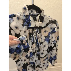 White House Black Market Floral Tie Neck Ruffle Chiffon Blouse Top Women Size M thumbnail 2