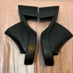 Lulu's Elegant Black Mules thumbnail 4