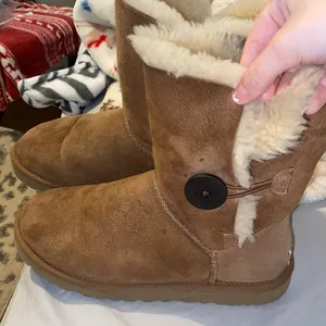 Bailey button ugg boots thumbnail 2