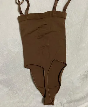 SKIMS Strapless Sculpting Bodysuit M thumbnail 4