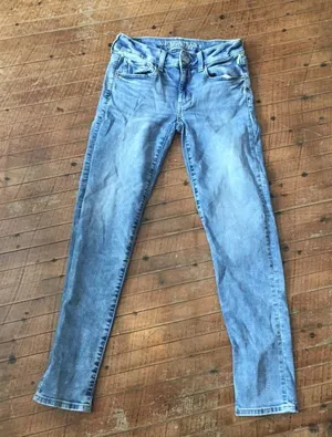 American Eagle 00 short light wash distressed skinny jeans thumbnail 1