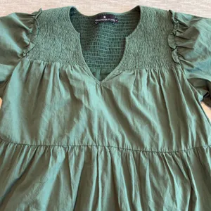 Tuckernuck Pomander Place Dress M Ceci Smocked‎ Long Sleeve Green Tiered Boho thumbnail 8