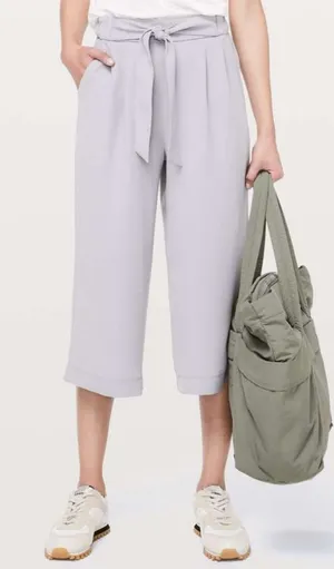 Lululemon Noir Crop pants sz 8 thumbnail 1