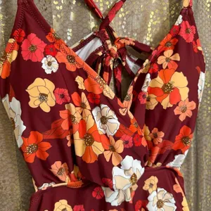 Cupshe Red Orange Floral Olivia Cut Out Tie Back‎ One Piece Swimsuit XL NWT thumbnail 3