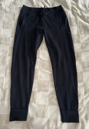 Lululemon Engineered Warmth Jogger
Black‎ / Black size 8 thumbnail 1