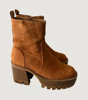 Forever 21 Y2k Cognac Brown Faux Suede Platform Lug Sole Ankle Boots 6 Round Toe thumbnail 1