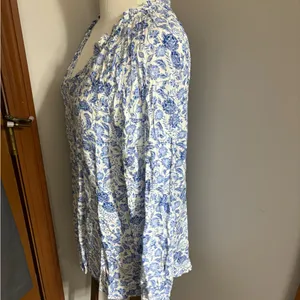 Old Navy Women'sBlue Floral Print LS Open Neck Long Sleeve brand new J thumbnail 4