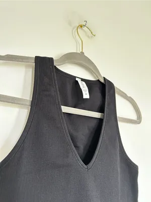 Athleta‎ Black V Neck Ribbed Sleeveless Cropped Tank Top Size Medium thumbnail 3