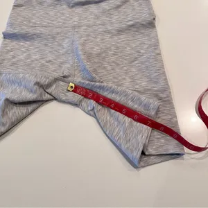 TNA Aritzia Heathered Grey‎ Biker Shorts Size Small thumbnail 4