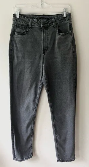 American Eagle Sz 8 reg. Black Jeans High-rise mom jeans with a straight leg cut thumbnail 1
