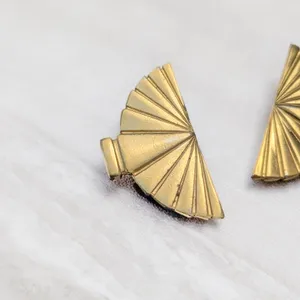 Vintage Clip On Earrings Gold Tone Fan Shape Very Large 1.5" - Fair Condition thumbnail 5