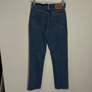 Levi's Wedgie Straight Button Fly‎ In Blue Size 28 thumbnail 4