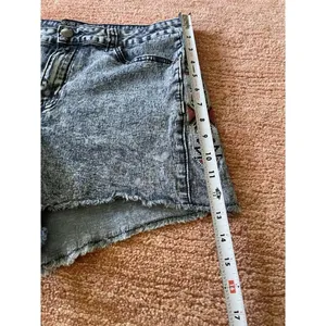 Forever 21 Plus Size 16 Denim Shorts Gray Acid Wash Beaded Aztec Sides Raw Hem thumbnail 5