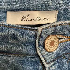 Women’s size 5/26 KANCAN fair used condition. stretchy distressed & stonewashed. thumbnail 3