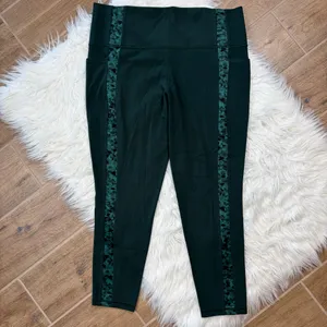 Athleta salutation stash pocket II serene 7/8 leggings thumbnail 3