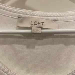 Loft White Bubble Puffed Sleeve Round Neck Tee/Top Size M NWOT thumbnail 5