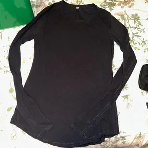 Lululemon long sleeve black top thumbnail 1