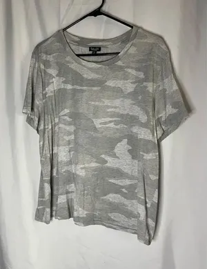 Splendid Grey Camo T-Shirt Woman’s Size XX-Large thumbnail 1