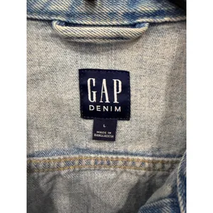 Gap Womens Denim Jacket Large Light Blue Classic Trucker Acid Wash Pockets thumbnail 4